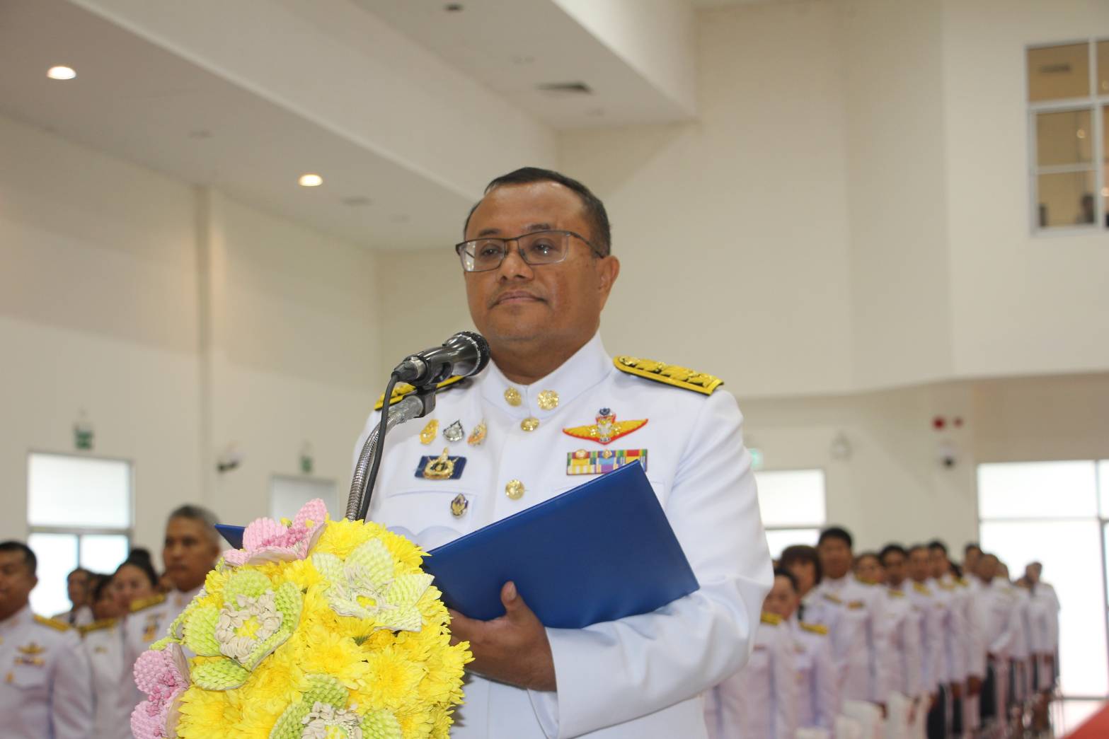 จังหวัดร้อยเอ็ดจัดพิธีเจริญพระพุทธมนต์ ทำบุญตักบาตร และวางพวงมาลาถวายราชสักการะ เนื่องในวันนวมินทรมหาราช ประจำปี 2568