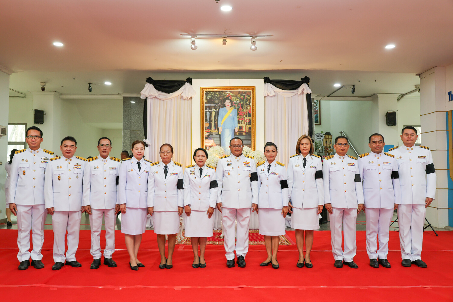 จังหวัดร้อยเอ็ด จัดพิธีถวายน้ำสรงพระบรมศพ และลงนามแสดงความไว้อาลัยเบื้องหน้าพระฉายาลักษณ์ สมเด็จพระนางเจ้าสิริกิติ์ พระบรมราชินีนาถ พระบรมราชชนนีพันปีหลวง