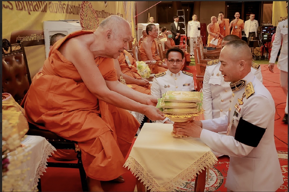 สำนักงานพัฒนาชุมชนจังหวัดร้อยเอ็ดร่วมพิธีบรรพชา โครงการอุปสมบท 93 รูป เฉลิมพระเกียรติพระบาทสมเด็จพระเจ้าอยู่หัว และอุทิศถวายเป็นพระราชกุศลแด่สมเด็จพระนางเจ้าสิริกิติ์พระบรมราชินีนาถ พระบรมราชชนนีพันปีหลวง