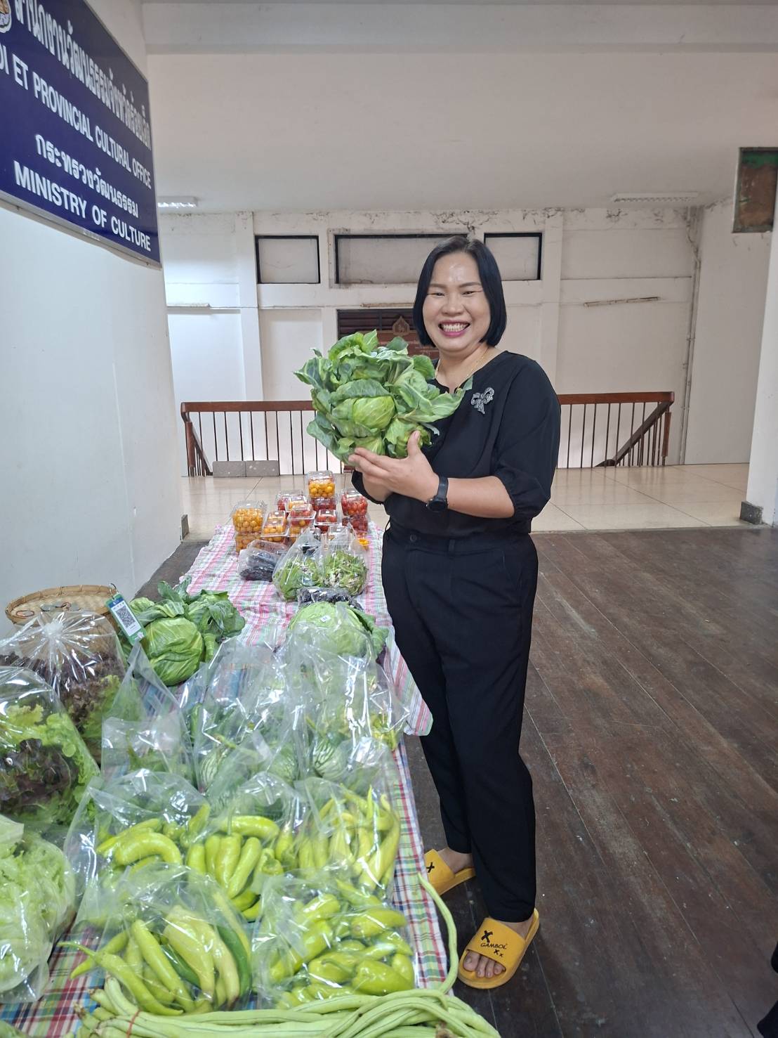 💠 พช.ร้อยเอ็ด ร่วมกับ บริษัทรู้รักสามัคคีร้อยเอ็ด ฯ จัดจำหน่ายผลิตภัณฑ์ชุมชน ผลิตภัณฑ์ OTOP ผลิตภัณฑ์โคกหนองนา และผลิตภัณฑ์ชุมชน 