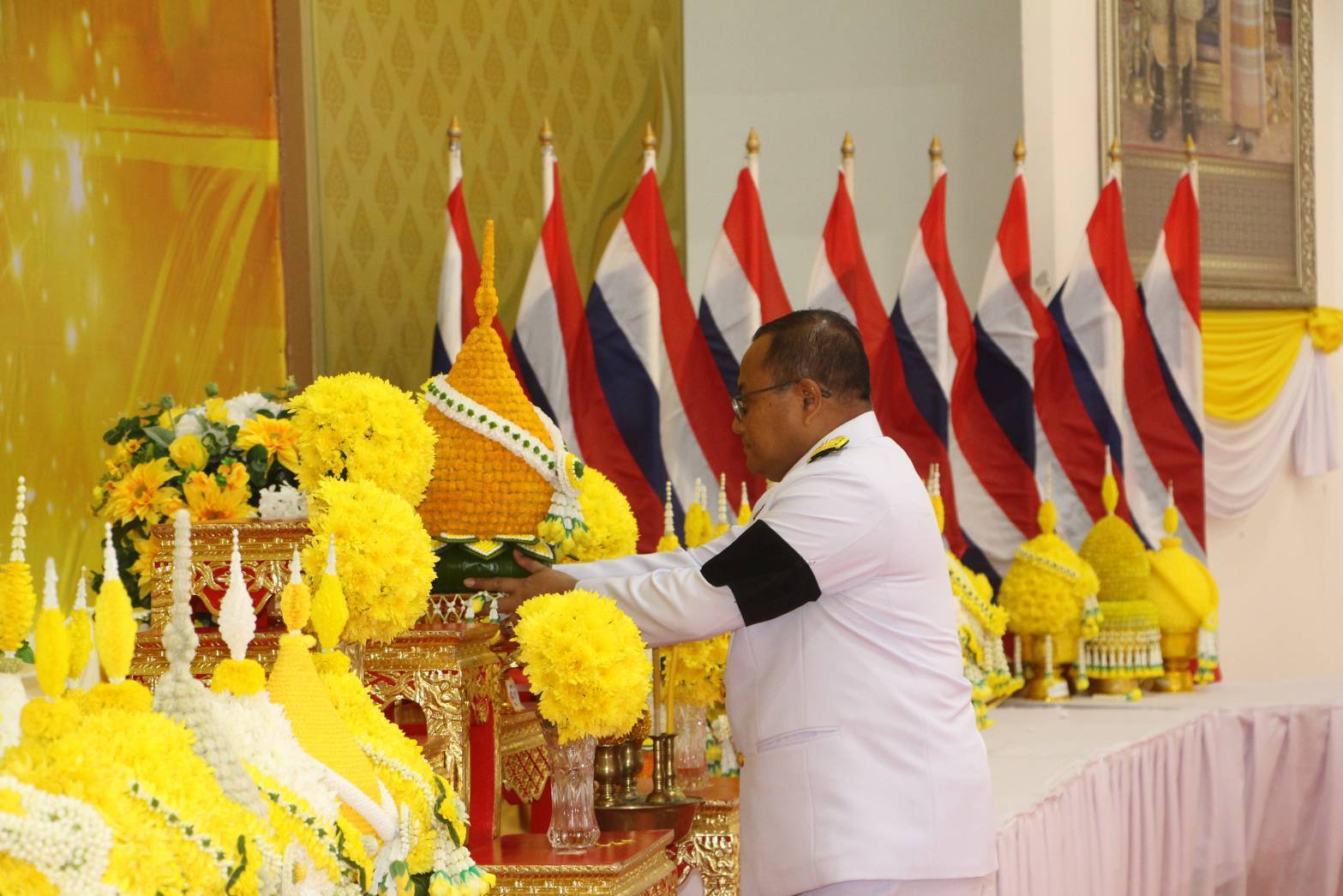 จังหวัดร้อยเอ็ดจัดพิธีถวายเครื่องราชสักการะแด่พระบาทสมเด็จพระบรมชนกาธิเบศร มหาภูมิพลอดุลยเดชมหาราช บรมนาถบพิตร เนื่องใน วันมาตรฐานฝีมือแรงงานแห่งชาติประจำปี 2569 