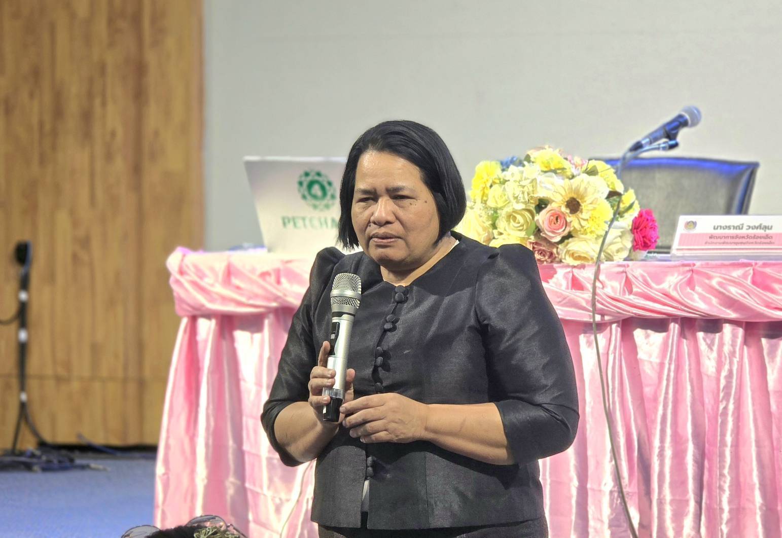 จังหวัดร้อยเอ็ด จัดกิจกรรมโครงการเพิ่มประสิทธิภาพการปฏิบัติงานกองทุนพัฒนาบทบาทสตรีแก่กลไกการขับเคลื่อนกองทุนพัฒนาบทบาทสตรีระดับจังหวัด 