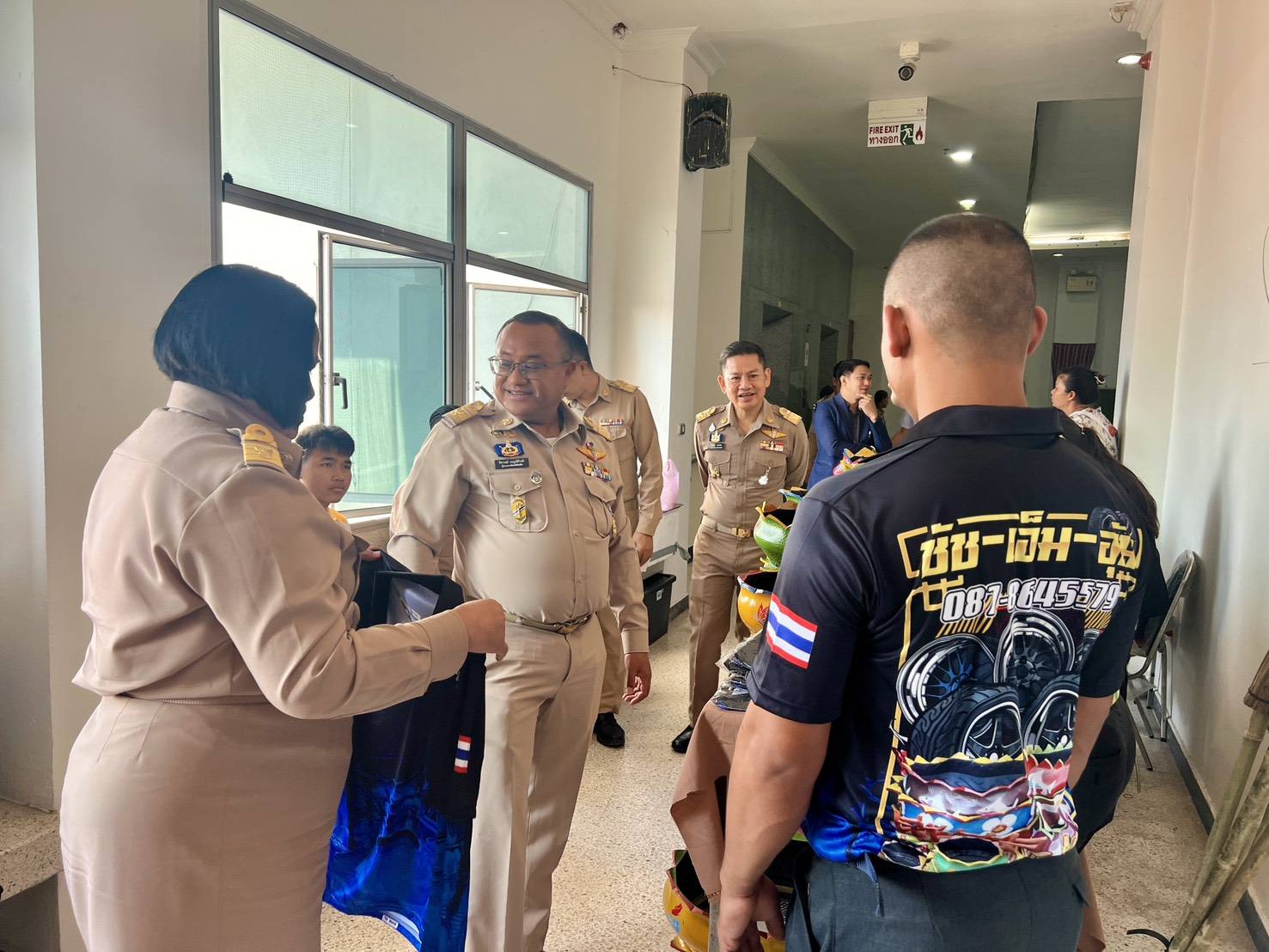 จังหวัดร้อยเอ็ด ส่งเสริมและสนับสนุนการใช้ผลิตภัณฑ์ OTOP เป็นของขวัญ ของฝาก 