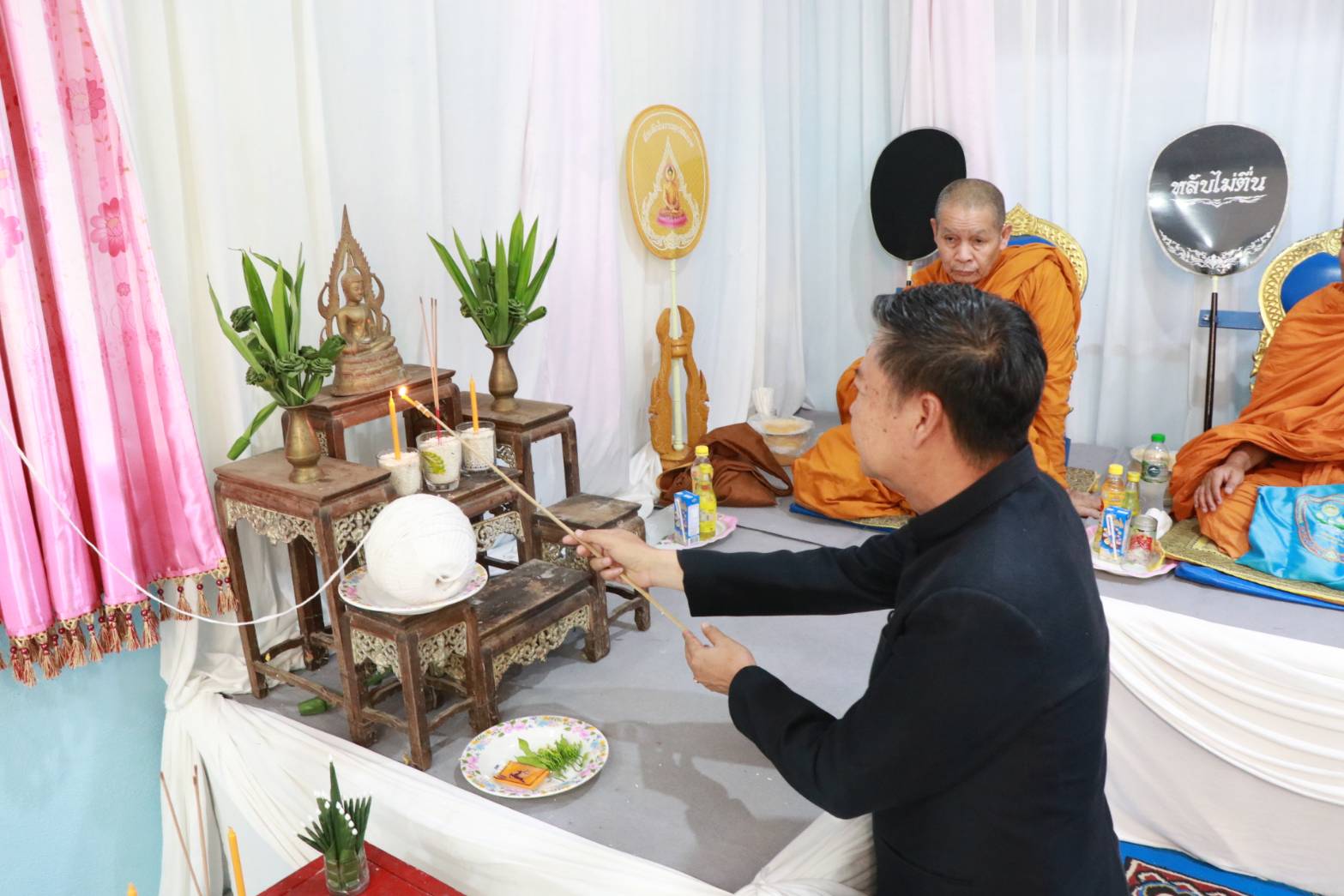 พช.จังหวัดร้อยเอ็ด ร่วมเป็นเจ้าภาพสวดอภิธรรม การบำเพ็ญกุศลศพ คุณพ่อวิเชียร ศรีมงคล คู่สมรสของนางนวลจันทร์ ศรีมงคล ผู้ตรวจราชการกรม ปฏิบัติหน้าที่ผู้อำนวยการศูนย์ศึกษาและพัฒนาชุมชนอุบลราชธานี