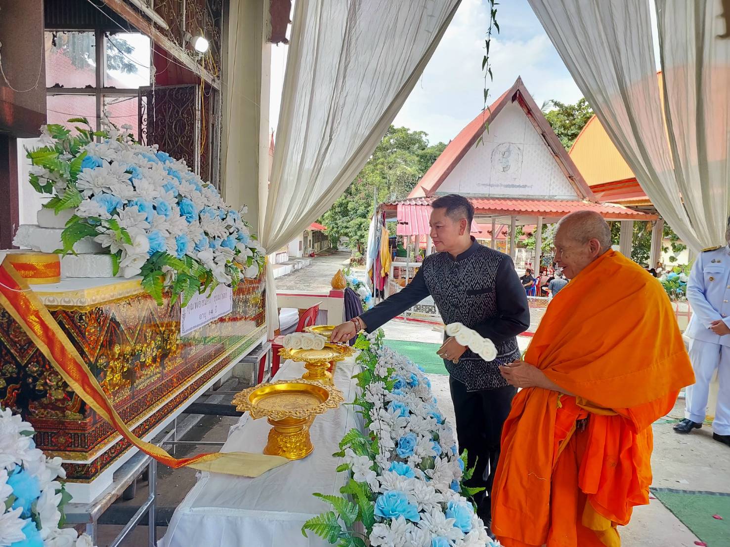 💠สุขเกินร้อยที่ พช.๑๐๑ PLUS💠 💠💠พช.จังหวัดร้อยเอ็ด ร่วมพิธีฌาปณกิจศพคุณพ่อสมัคร สุ่มมาตย์ บิดานายธนากร  สุ่มมาตย์  นักวิชาการพัฒนาชุมชนปฏิบัติการ สำนักงานพัฒนาชุมชนอำเภอพนมไพร