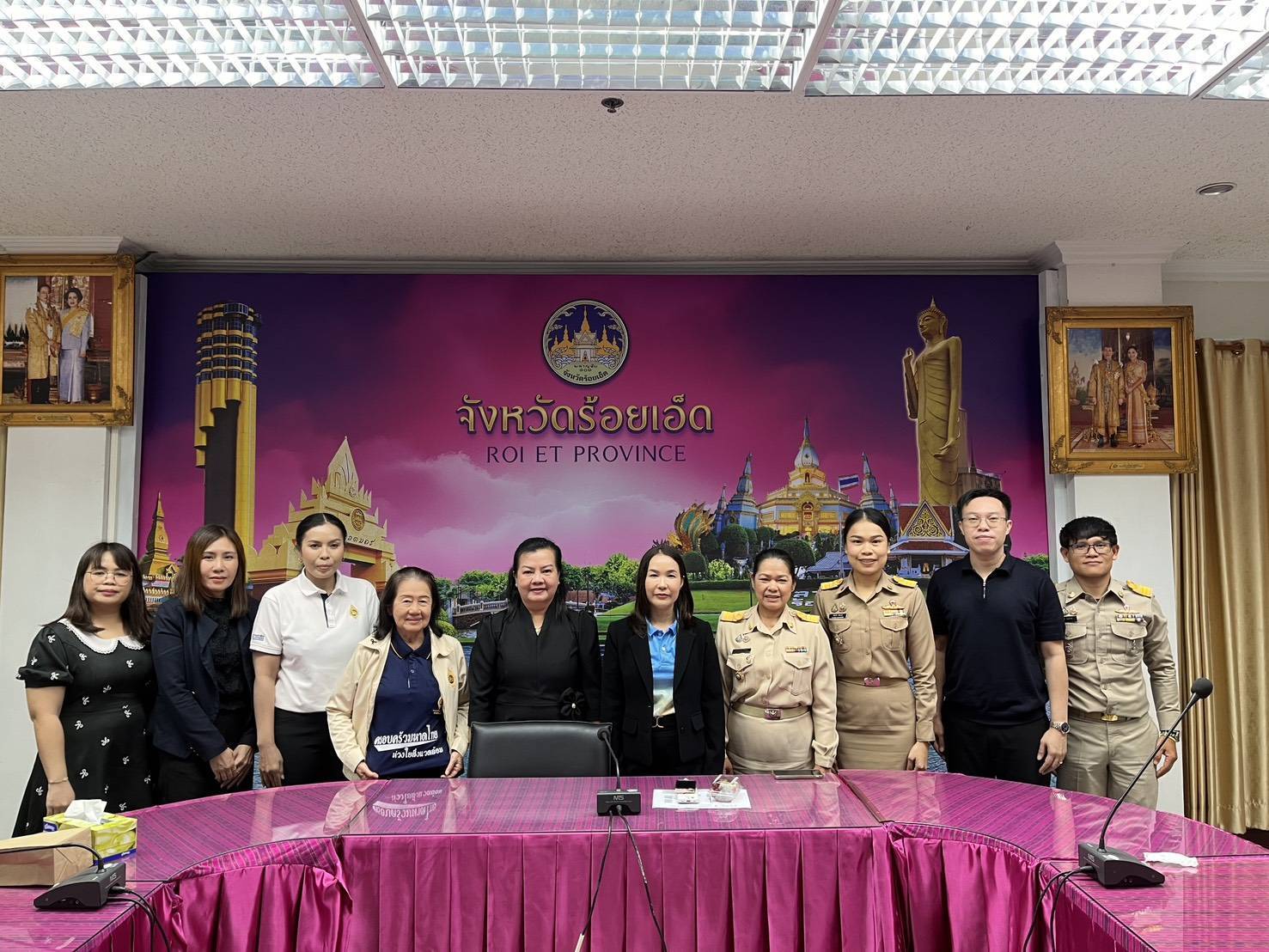 💠สุขเกินร้อยที่ พช.๑๐๑ PLUS💠 💠พช.ร้อยเอ็ด ร่วมกิจกรรมอบรมให้ความรู้เกี่ยวกับการใช้งานแอปพลิเคชัน Zero Carbon และแนวทางการซื้อขายคาร์บอนเครดิต จากโครงการถังขยะเปียกลดโลกร้อน ในการเข้าร่วมกิจกรรมวิ่งไป เที่ยวไปกับแม่บ้านมหาดไทย                            “ใส่ใจสิ่งแวดล้อม” ประจำปี 2569
